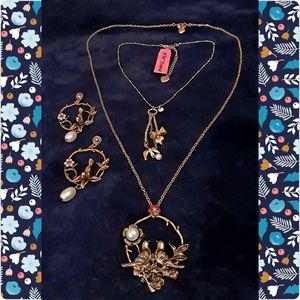 Beautiful 3 pc Betsey  Johnson  jewelry bundle